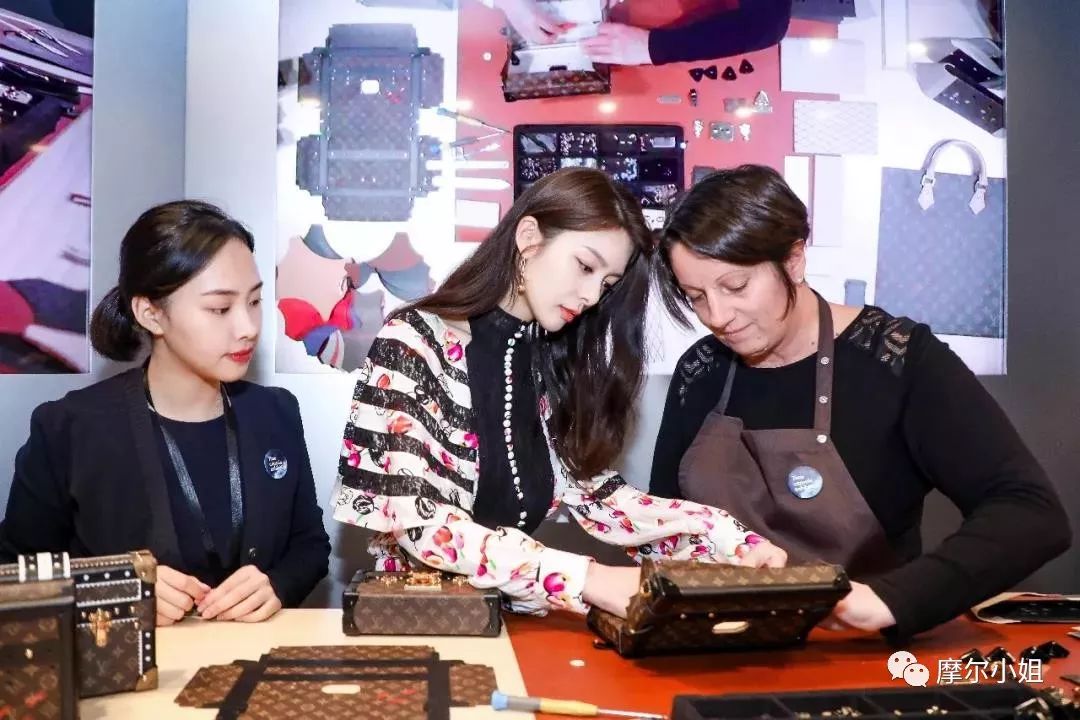 从“三傻”到“黑凤凰”，SophieTurner的成名之路原来这么坎坷？