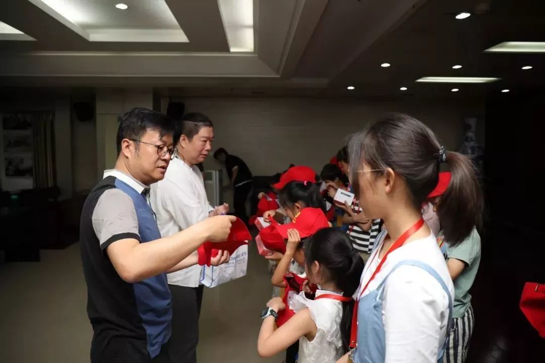 FM91.2蒲公英小记者团开团啦！首期实践带孩子探秘郑州电台