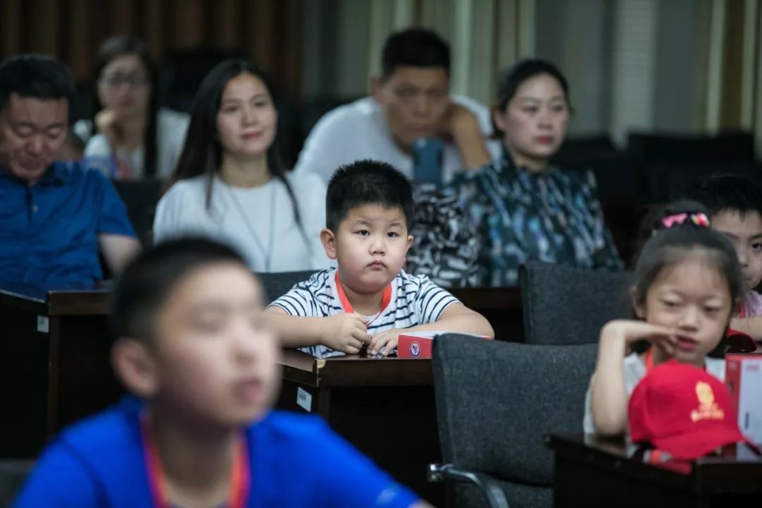 FM91.2蒲公英小记者团开团啦！首期实践带孩子探秘郑州电台