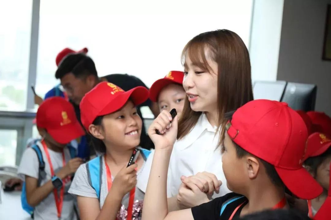 FM91.2蒲公英小记者团开团啦！首期实践带孩子探秘郑州电台