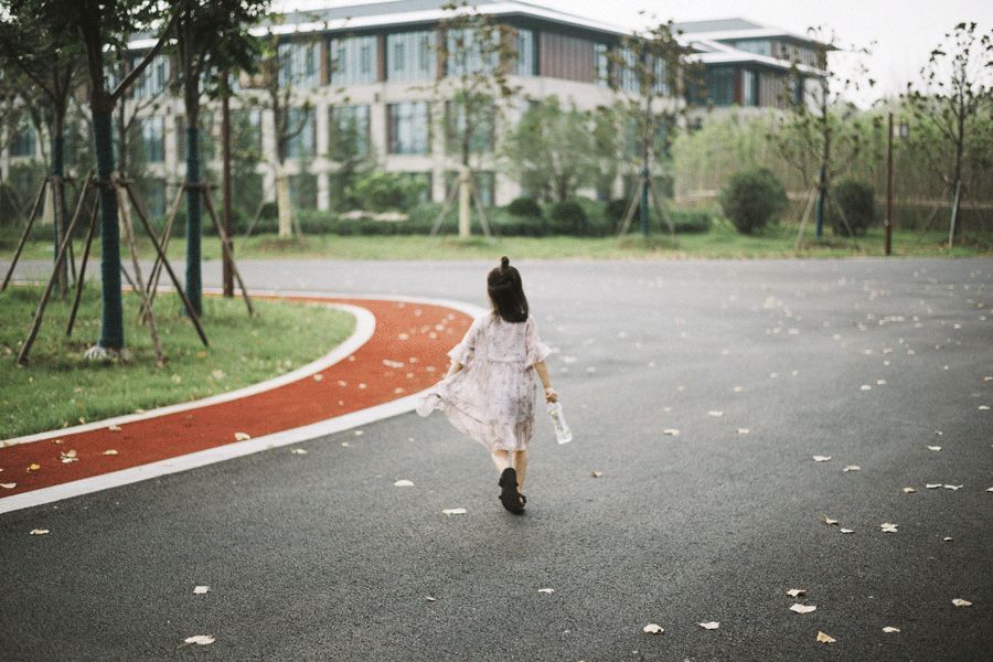 “我花200块,买来女儿性早熟”:多少中国孩子正在被掏空