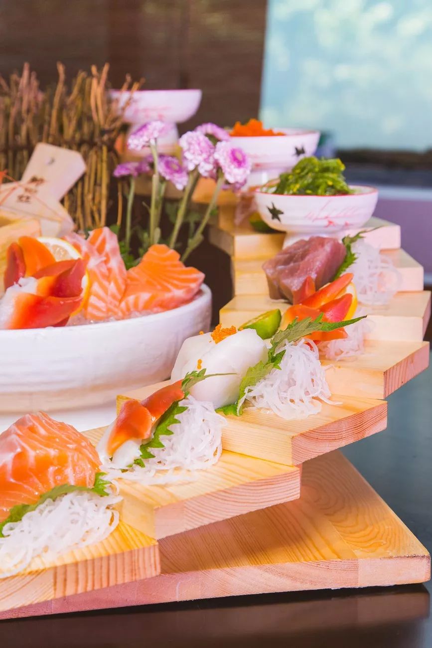 镇江宝藏日料店！15层生猛「云梯刺身」无限续，120+种自助不限量