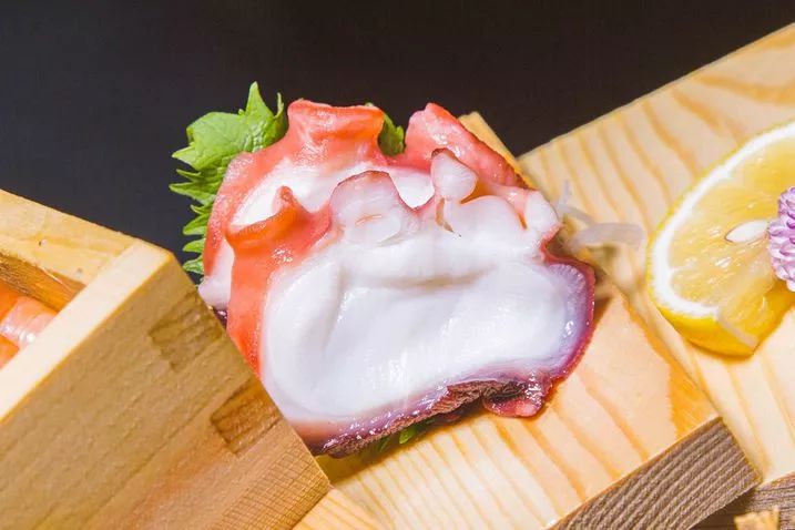 镇江宝藏日料店！15层生猛「云梯刺身」无限续，120+种自助不限量