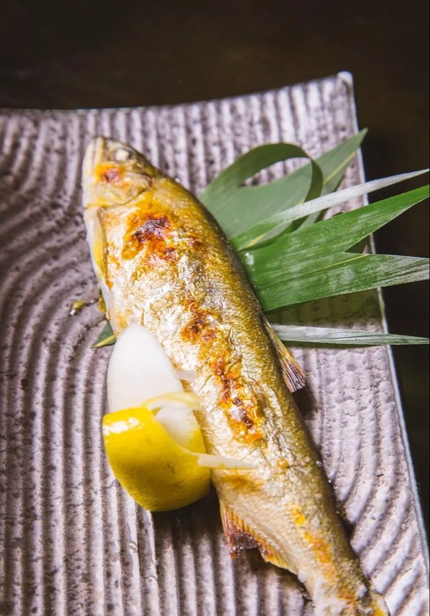 镇江宝藏日料店！15层生猛「云梯刺身」无限续，120+种自助不限量