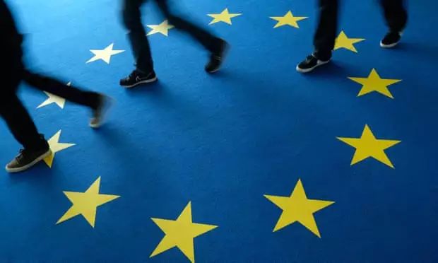 诚实地考察过去，是社会走向成熟的唯一途径