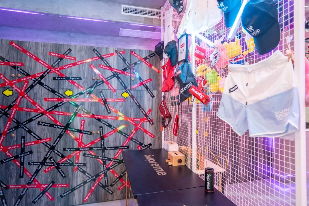 喝下一杯“星空”！探秘出片率200%的奶茶店，引众人打卡的秘密竟然是...