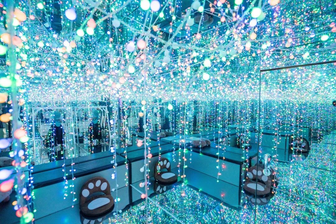 喝下一杯“星空”！探秘出片率200%的奶茶店，引众人打卡的秘密竟然是...