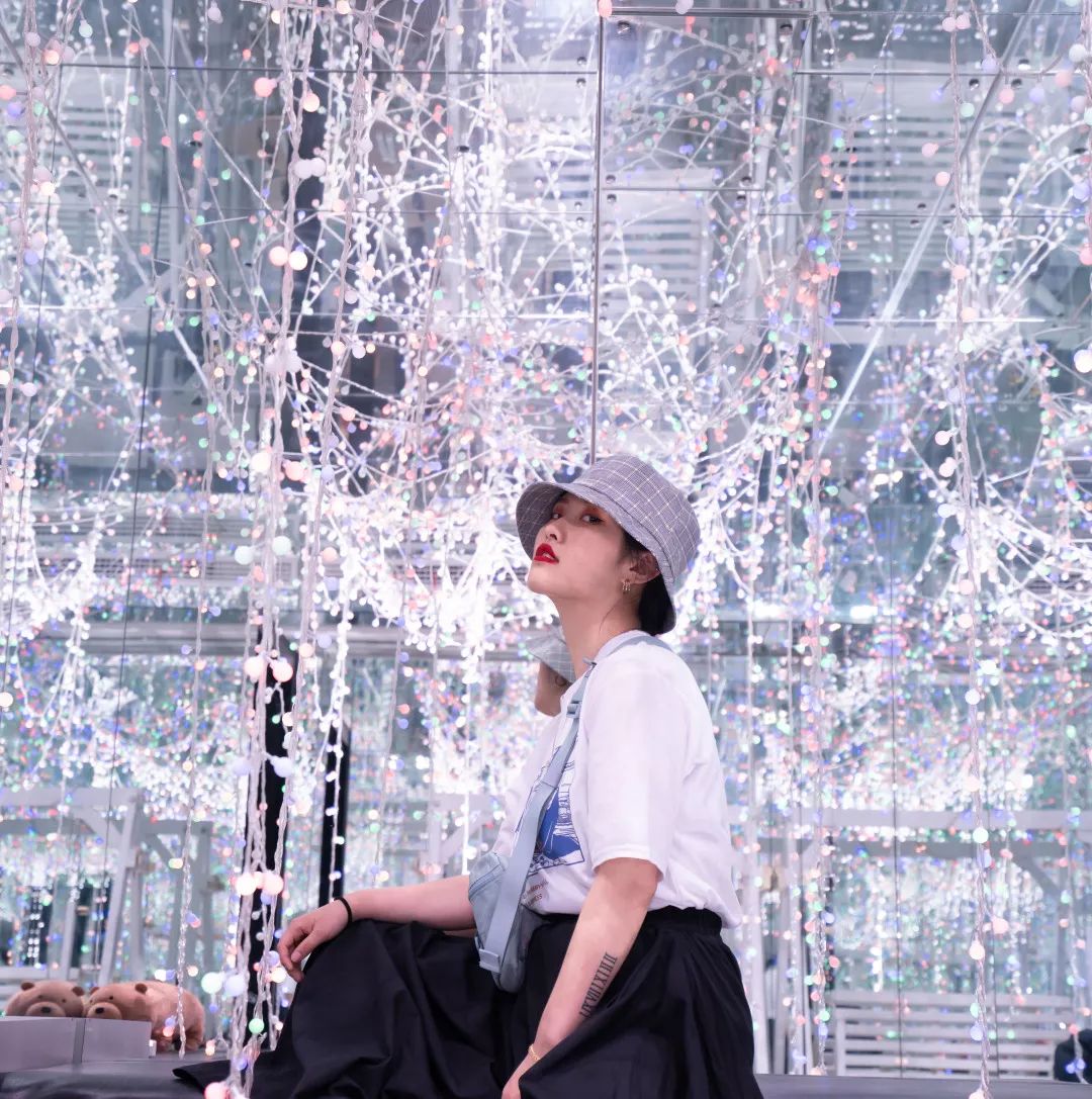 喝下一杯“星空”！探秘出片率200%的奶茶店，引众人打卡的秘密竟然是...