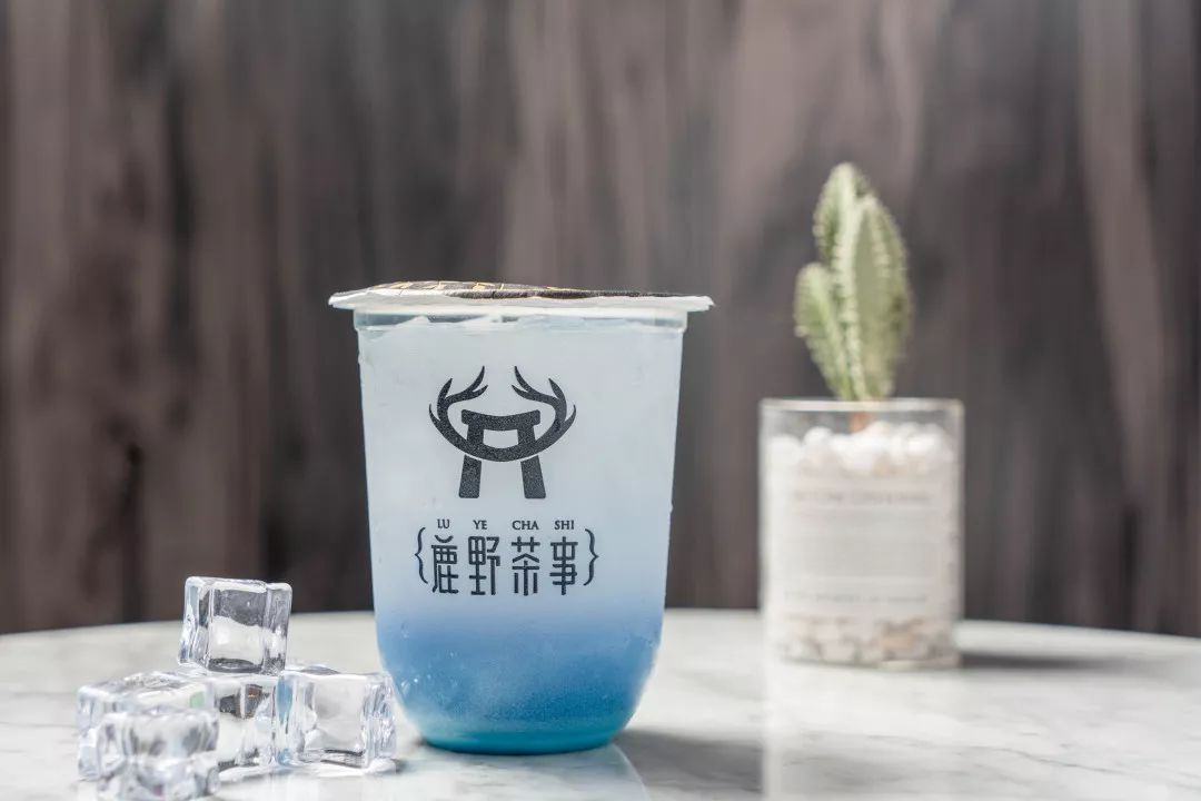 喝下一杯“星空”！探秘出片率200%的奶茶店，引众人打卡的秘密竟然是...