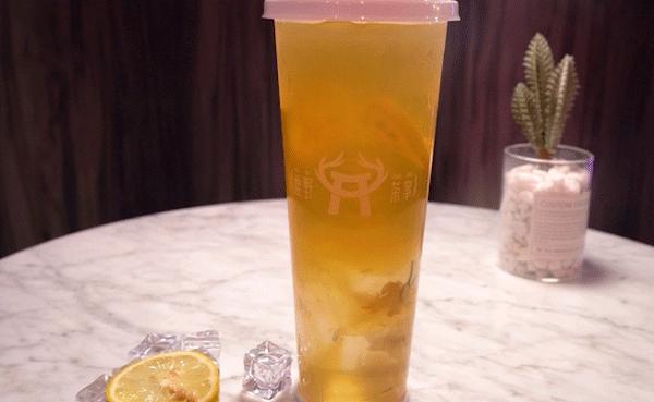 喝下一杯“星空”！探秘出片率200%的奶茶店，引众人打卡的秘密竟然是...