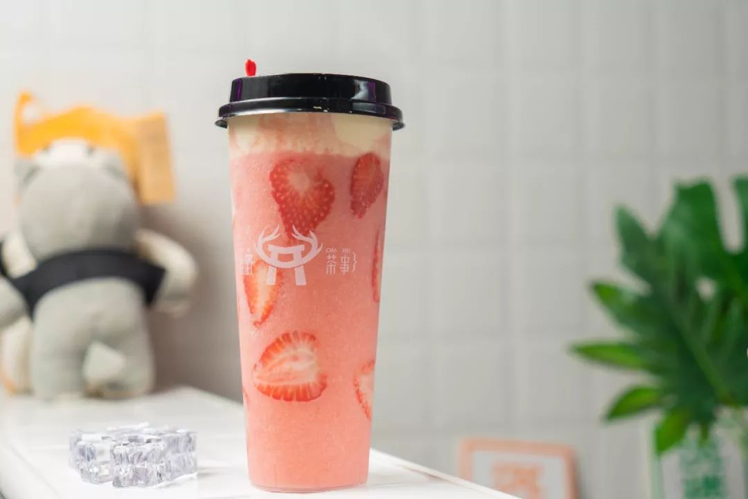 喝下一杯“星空”！探秘出片率200%的奶茶店，引众人打卡的秘密竟然是...