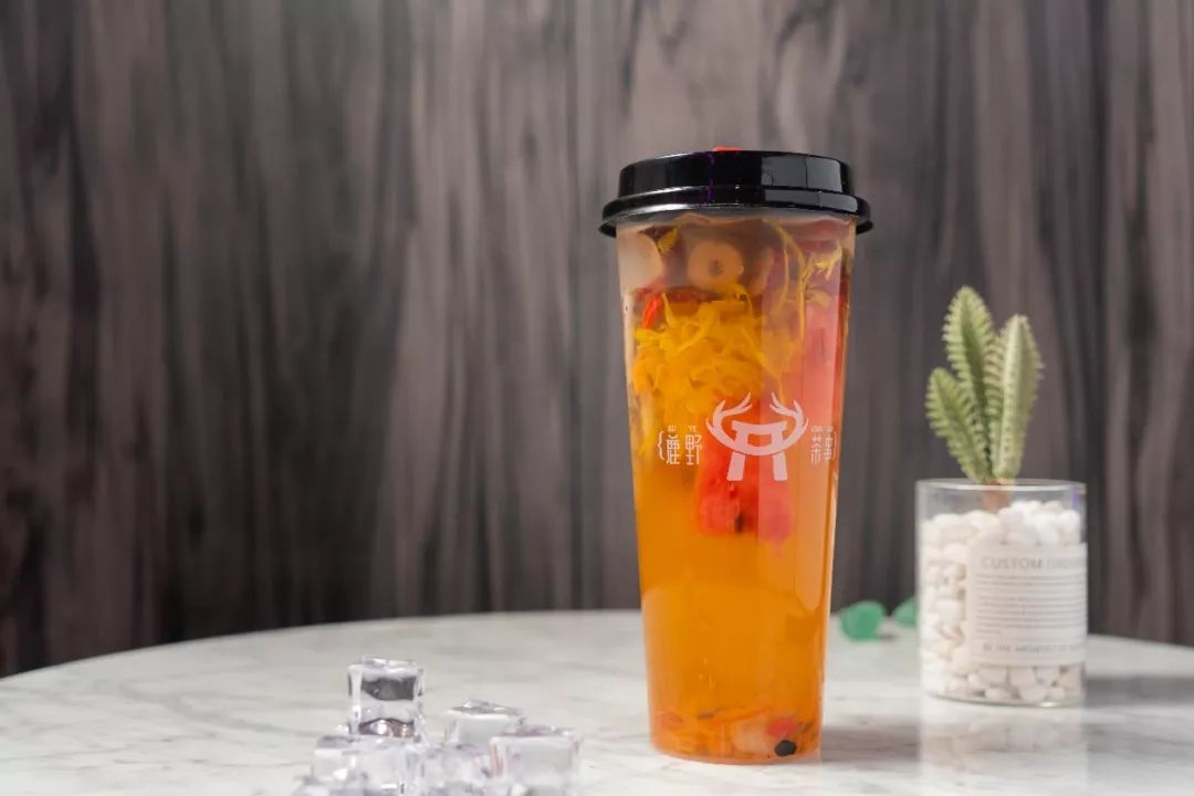 喝下一杯“星空”！探秘出片率200%的奶茶店，引众人打卡的秘密竟然是...