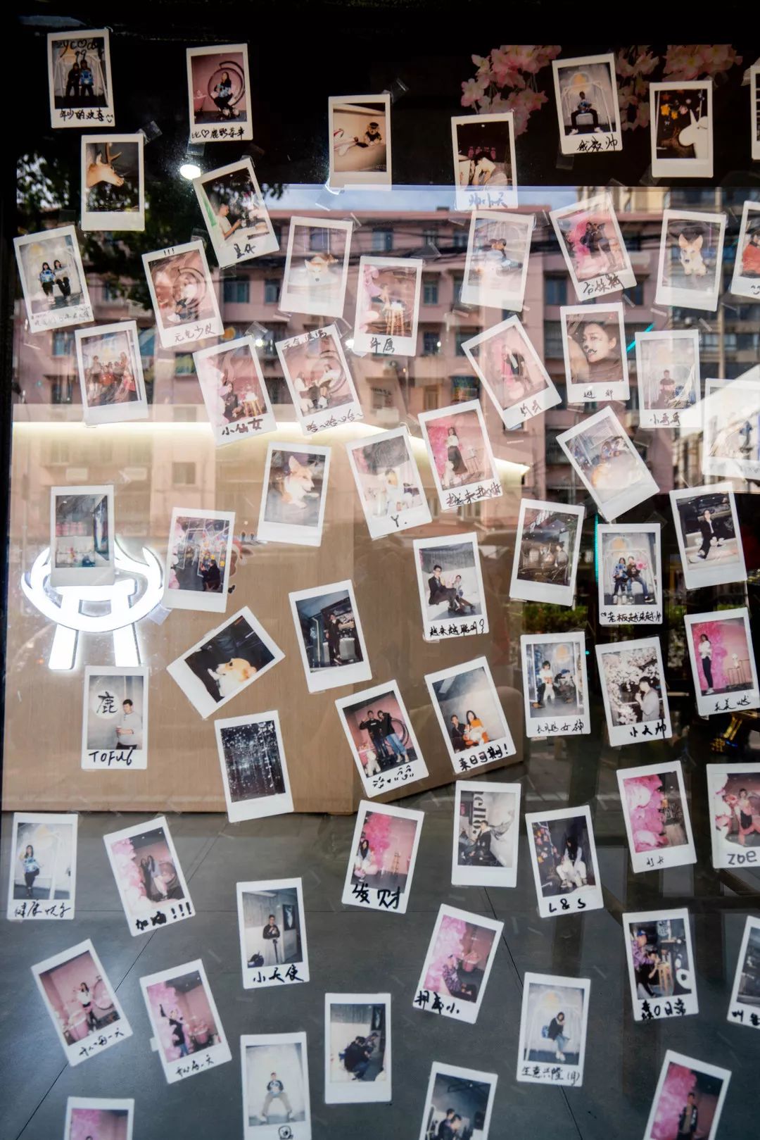 喝下一杯“星空”！探秘出片率200%的奶茶店，引众人打卡的秘密竟然是...