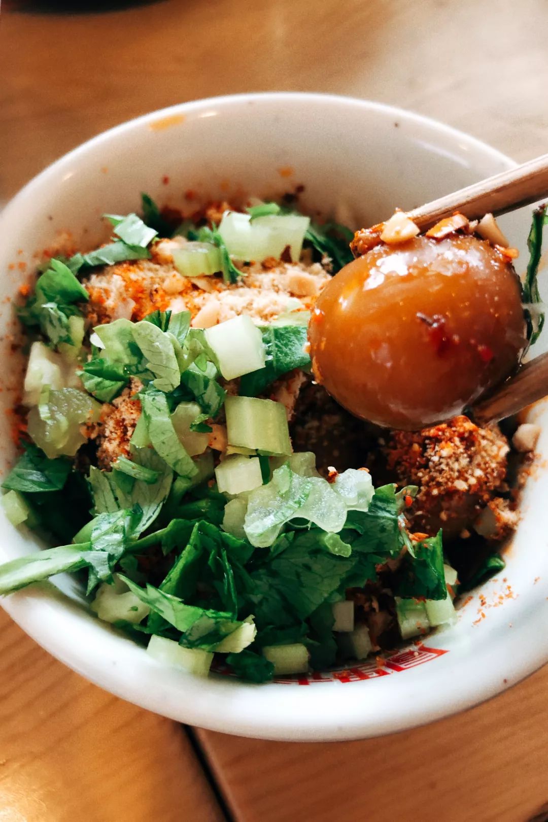 雨女有瓜|我去成都LV展出差的24小时吃成了真实的猪