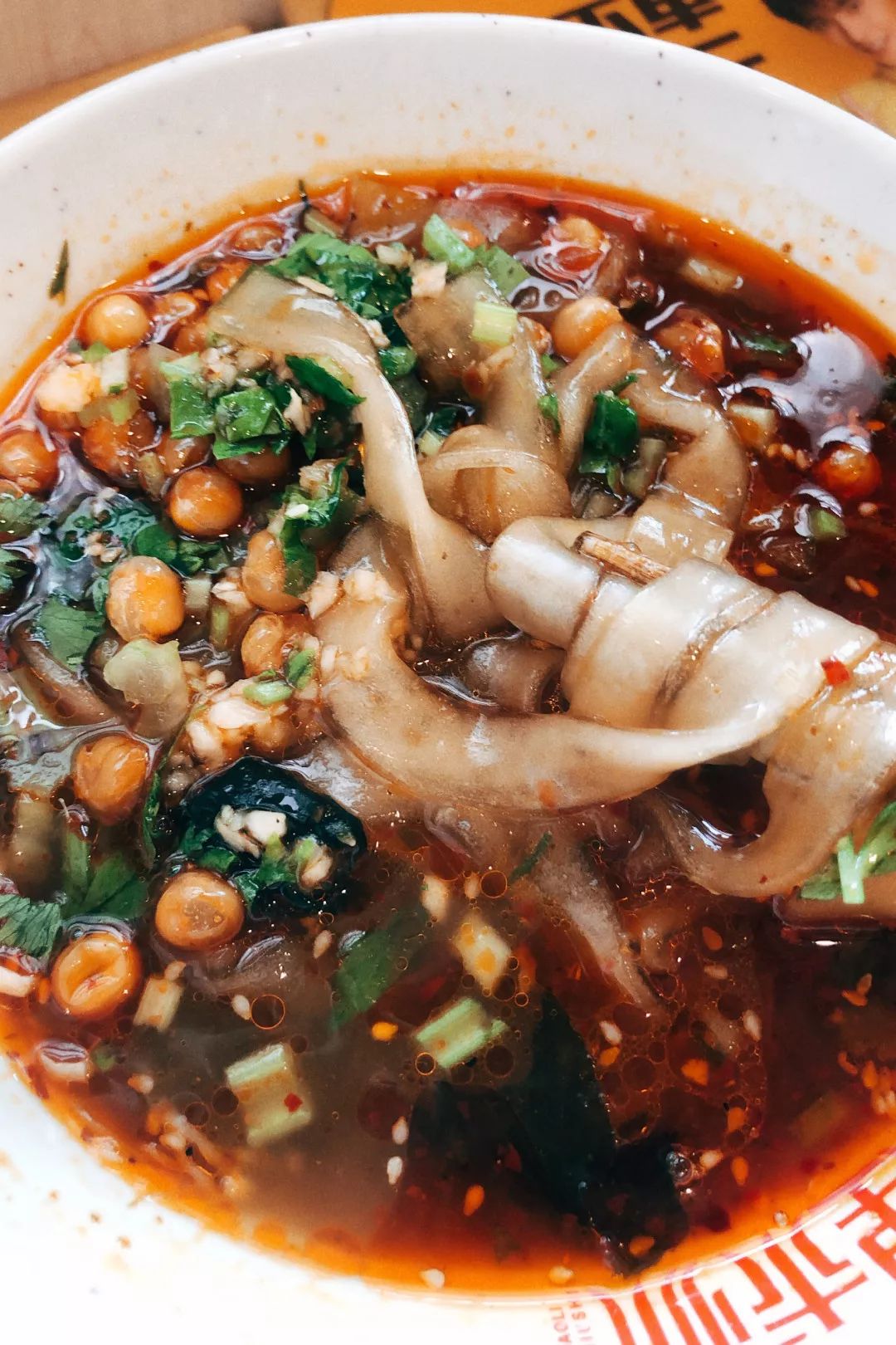 雨女有瓜|我去成都LV展出差的24小时吃成了真实的猪