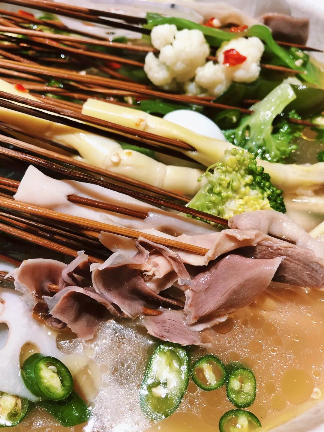 雨女有瓜|我去成都LV展出差的24小时吃成了真实的猪