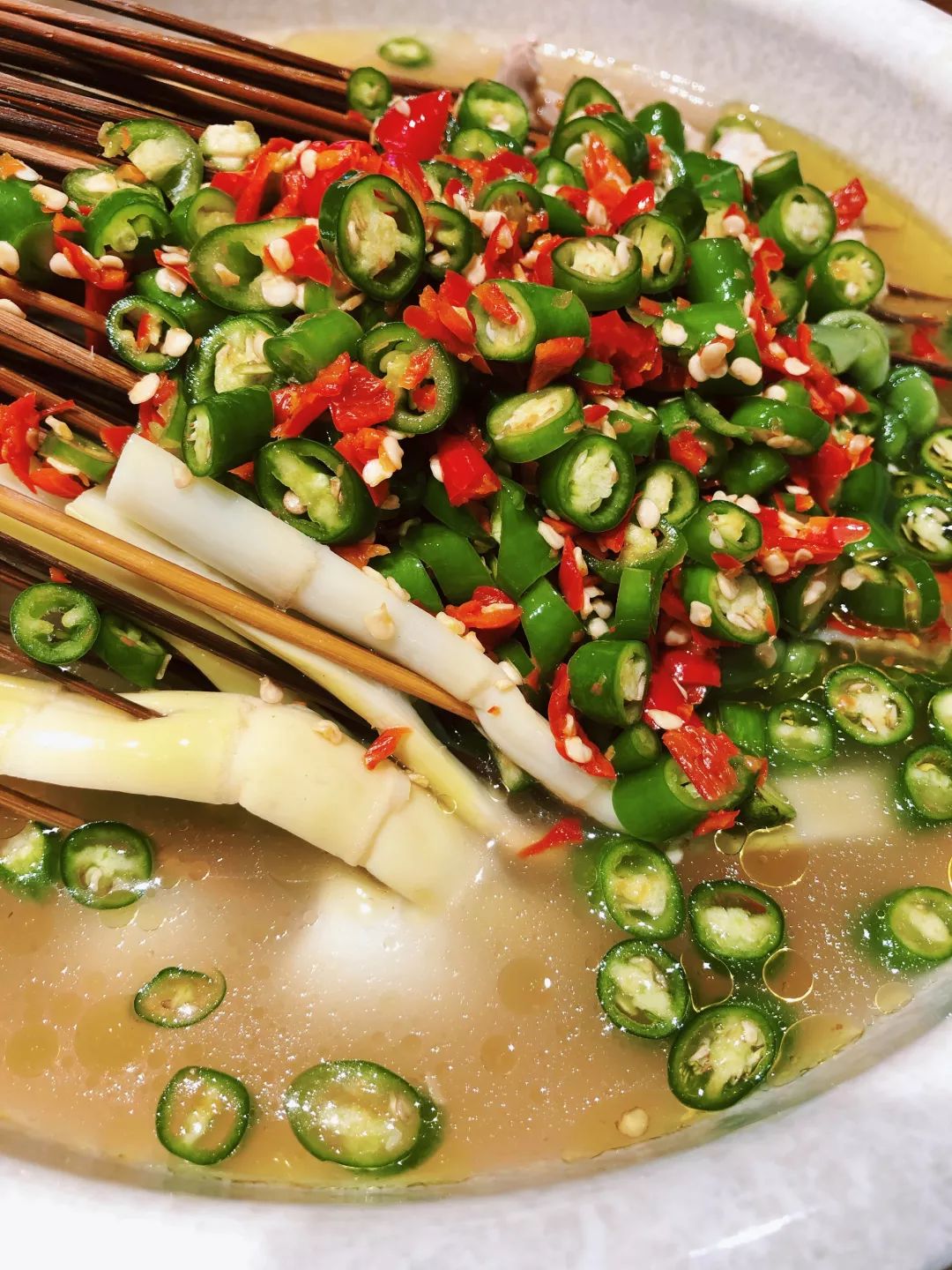 雨女有瓜|我去成都LV展出差的24小时吃成了真实的猪