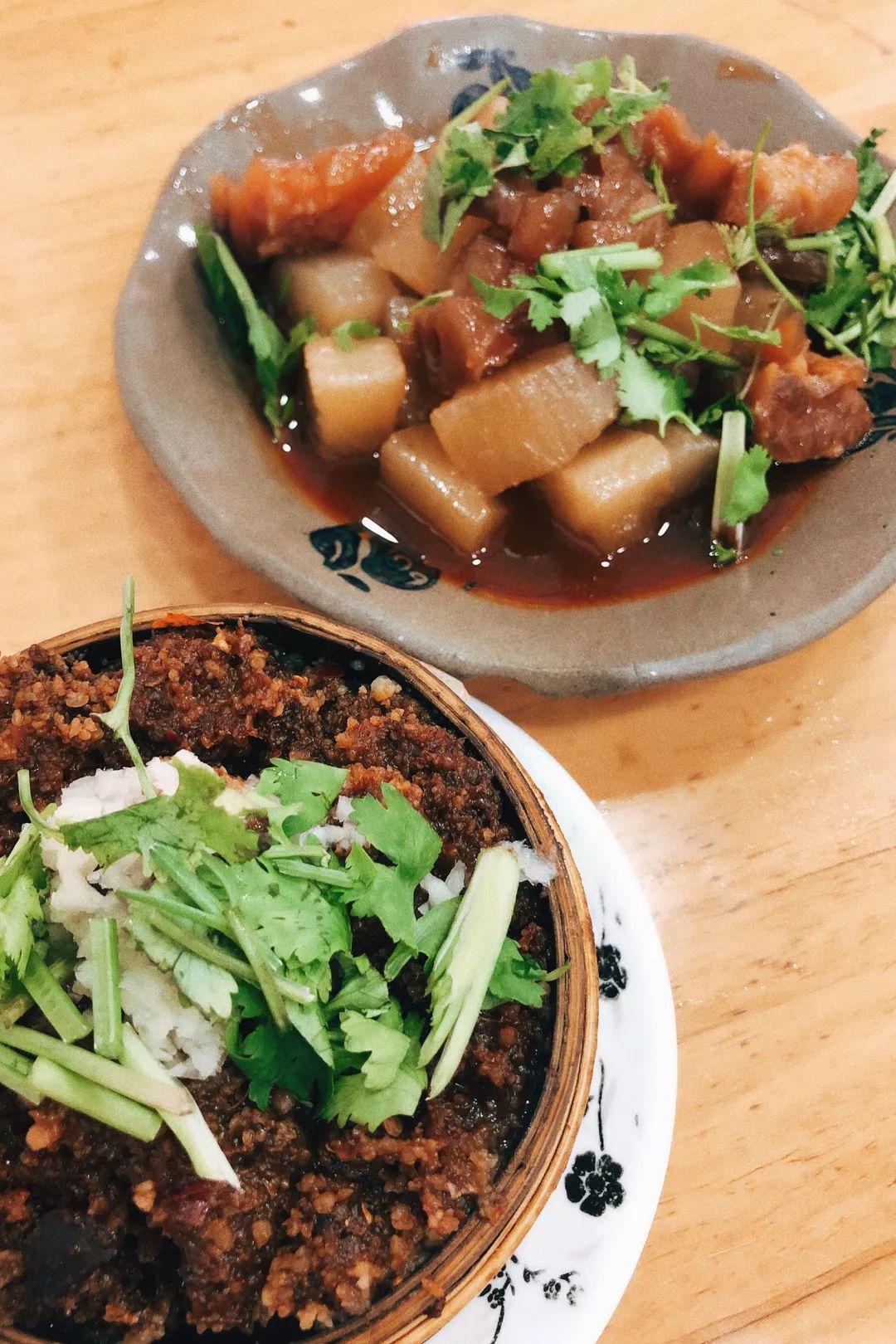 雨女有瓜|我去成都LV展出差的24小时吃成了真实的猪