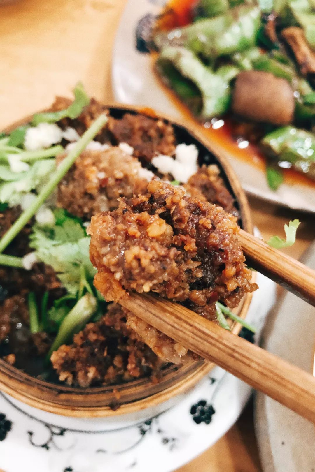 雨女有瓜|我去成都LV展出差的24小时吃成了真实的猪