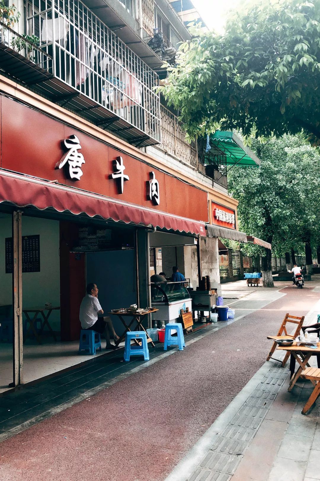 雨女有瓜|我去成都LV展出差的24小时吃成了真实的猪