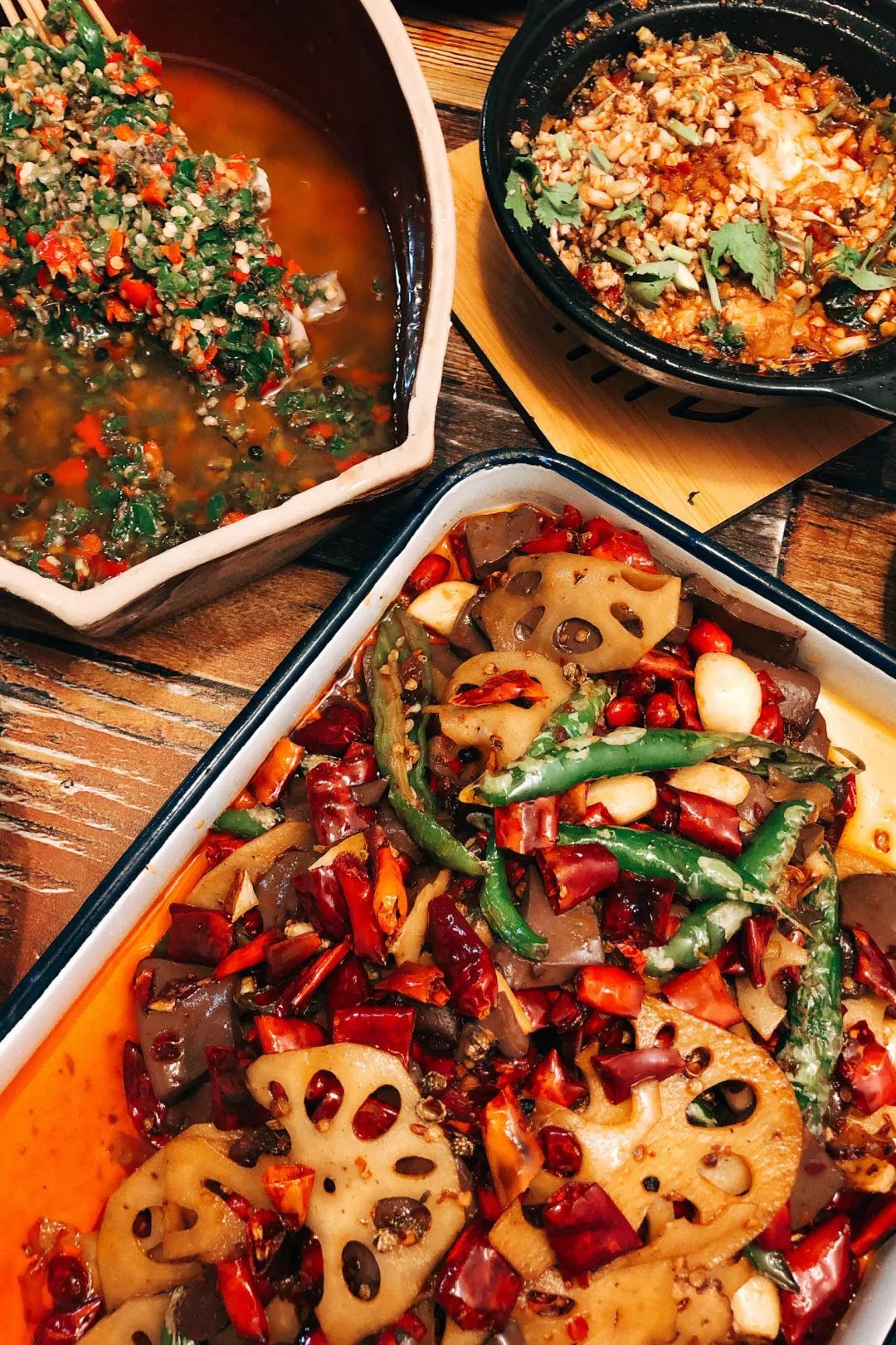 雨女有瓜|我去成都LV展出差的24小时吃成了真实的猪