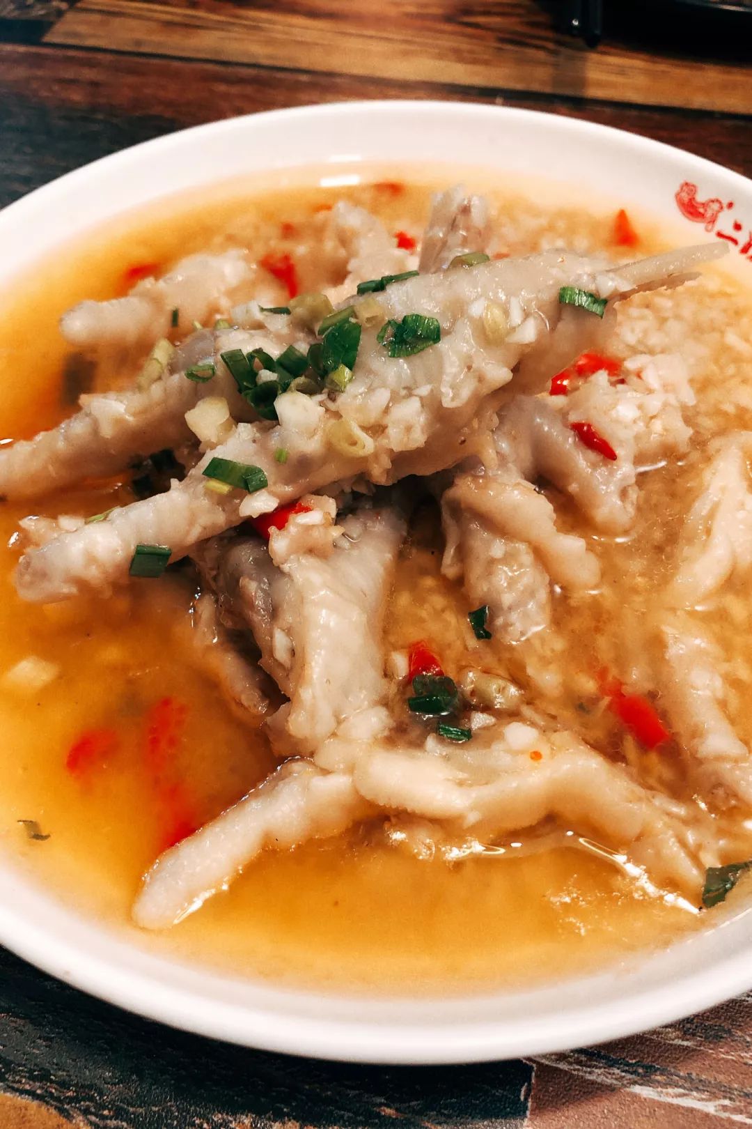 雨女有瓜|我去成都LV展出差的24小时吃成了真实的猪