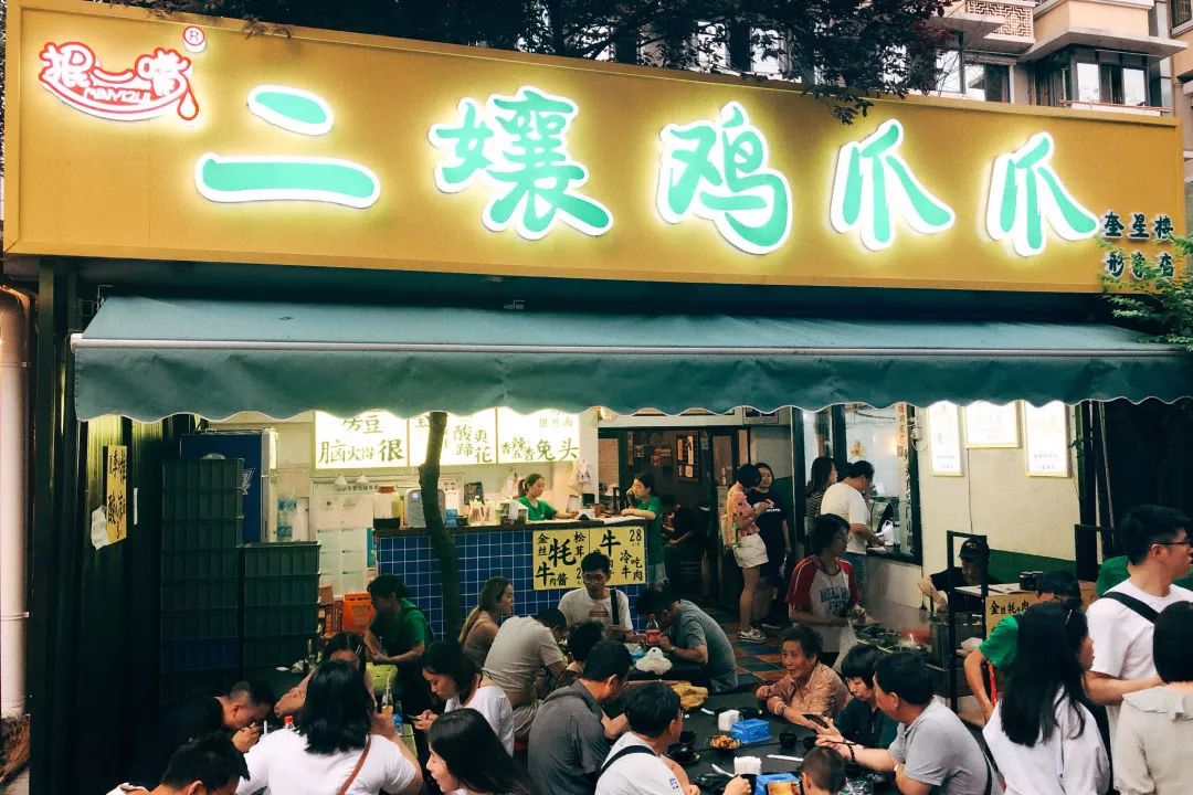 雨女有瓜|我去成都LV展出差的24小时吃成了真实的猪