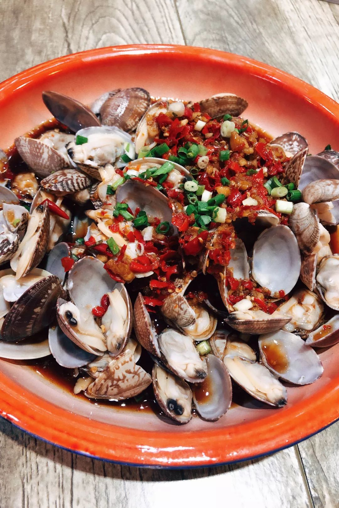 雨女有瓜|我去成都LV展出差的24小时吃成了真实的猪