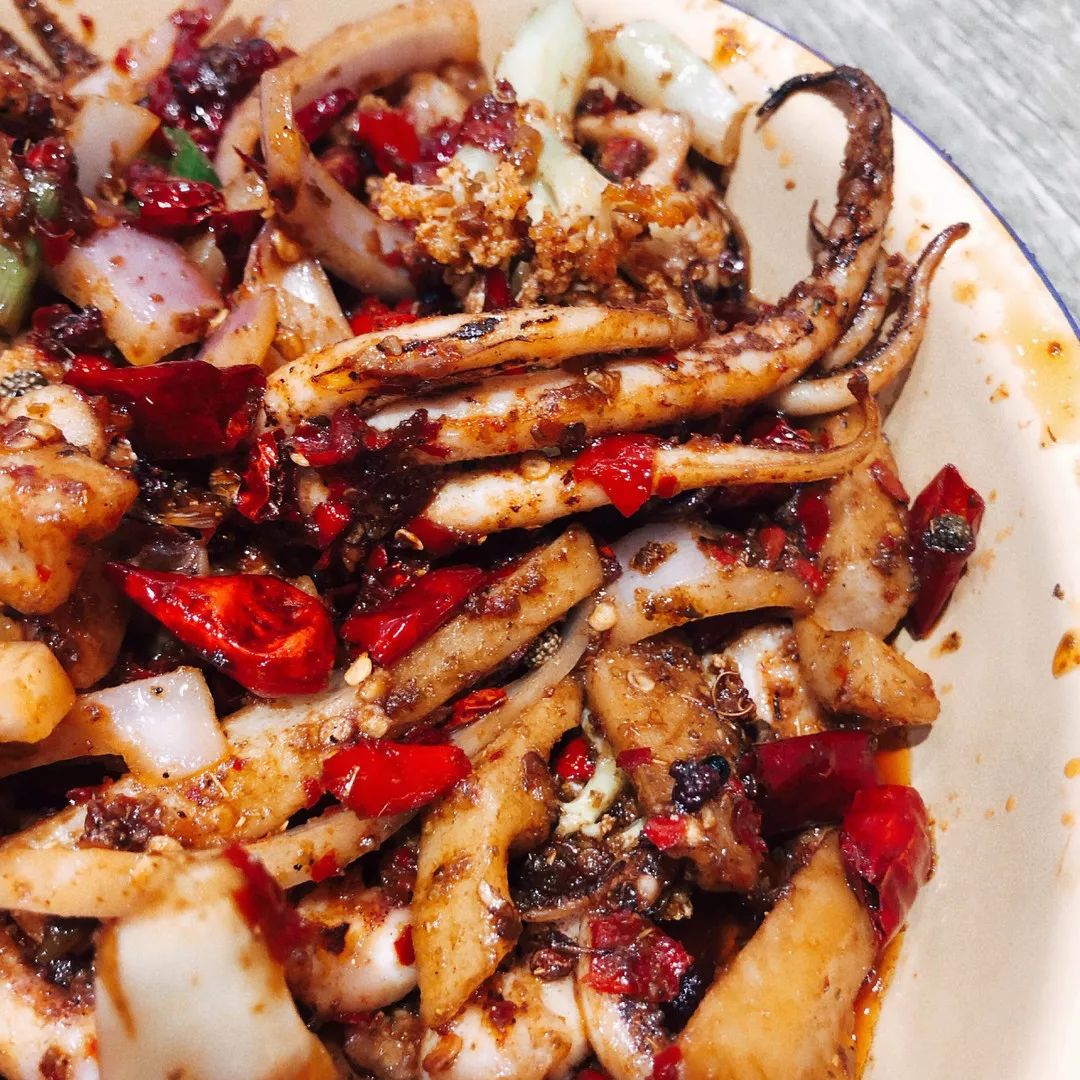 雨女有瓜|我去成都LV展出差的24小时吃成了真实的猪