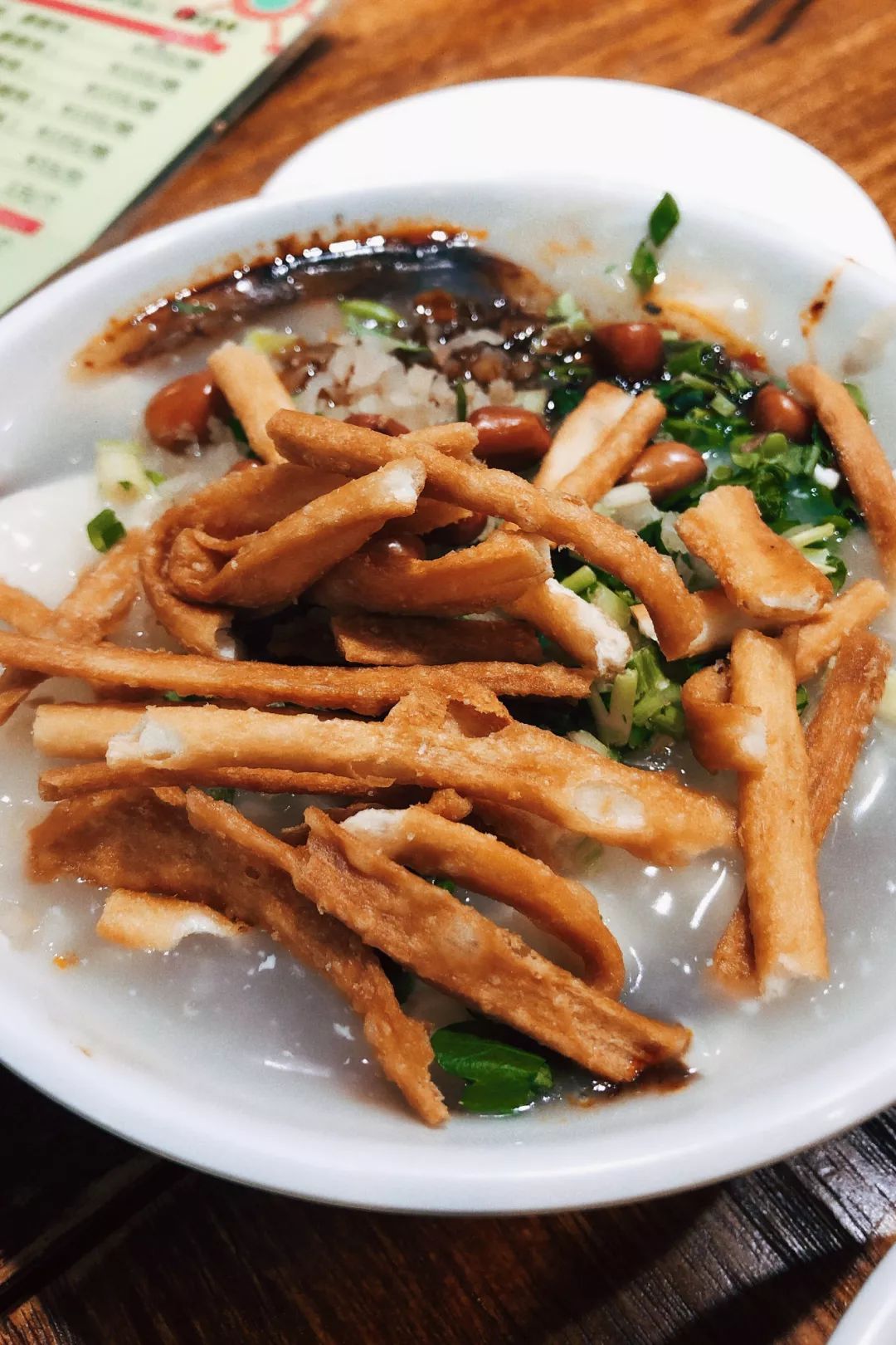 雨女有瓜|我去成都LV展出差的24小时吃成了真实的猪