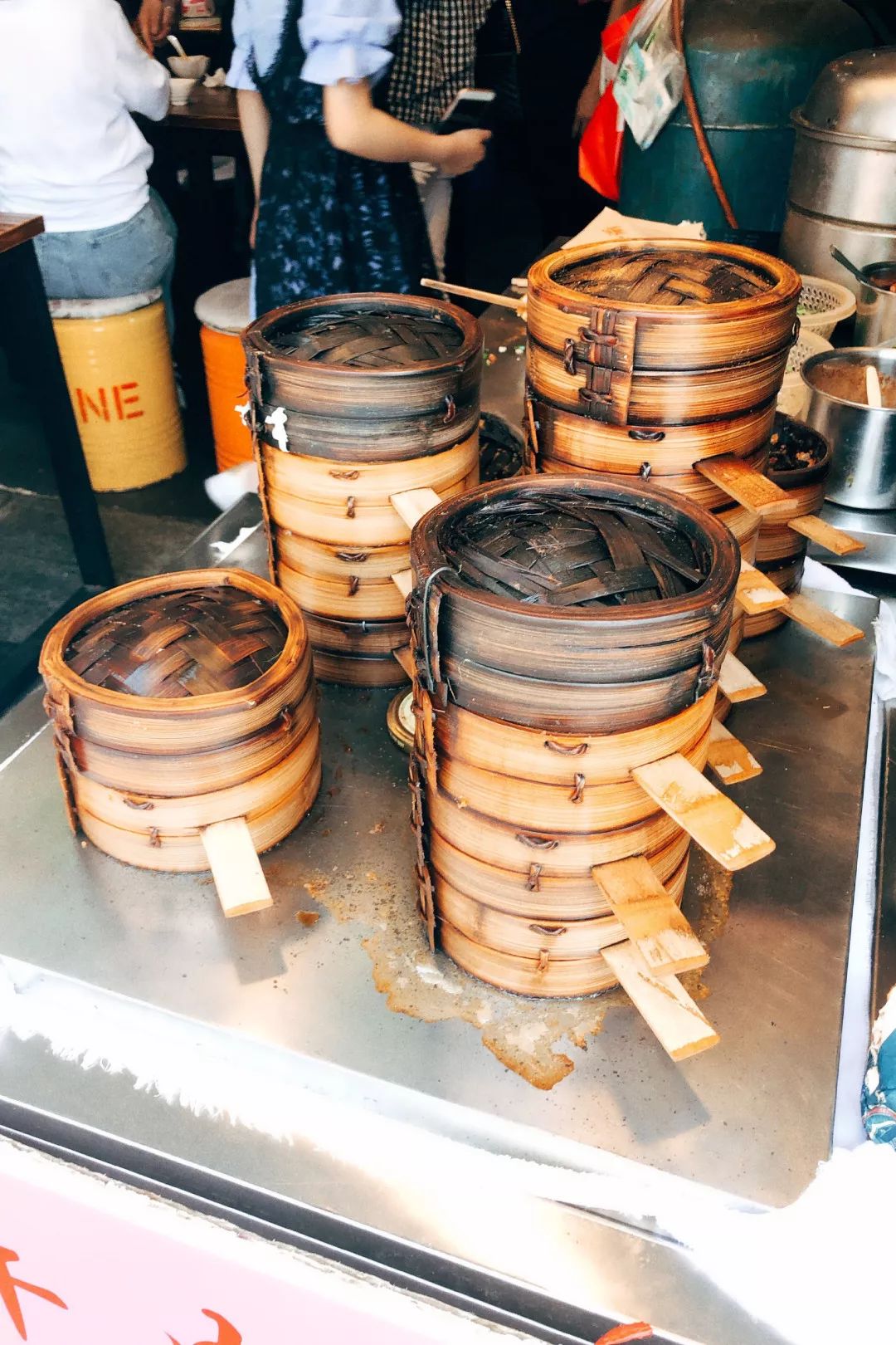 雨女有瓜|我去成都LV展出差的24小时吃成了真实的猪