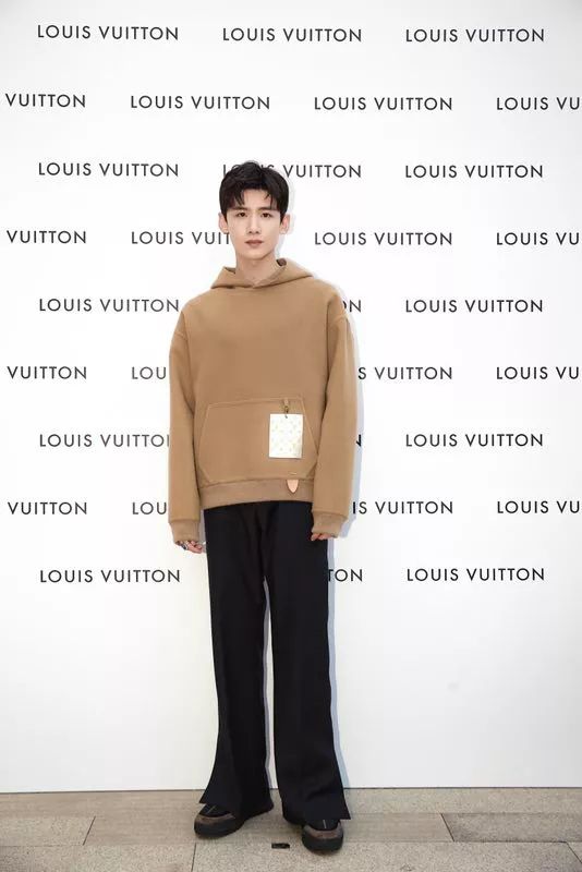 雨女有瓜|我去成都LV展出差的24小时吃成了真实的猪