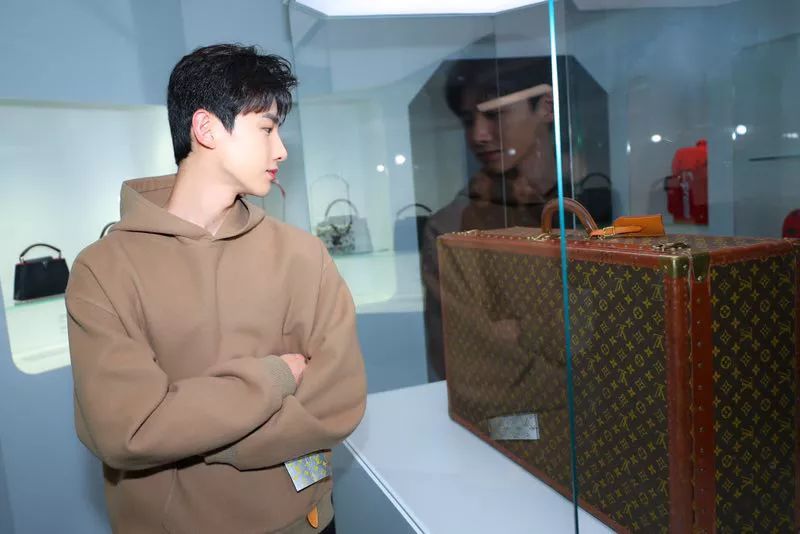 雨女有瓜|我去成都LV展出差的24小时吃成了真实的猪