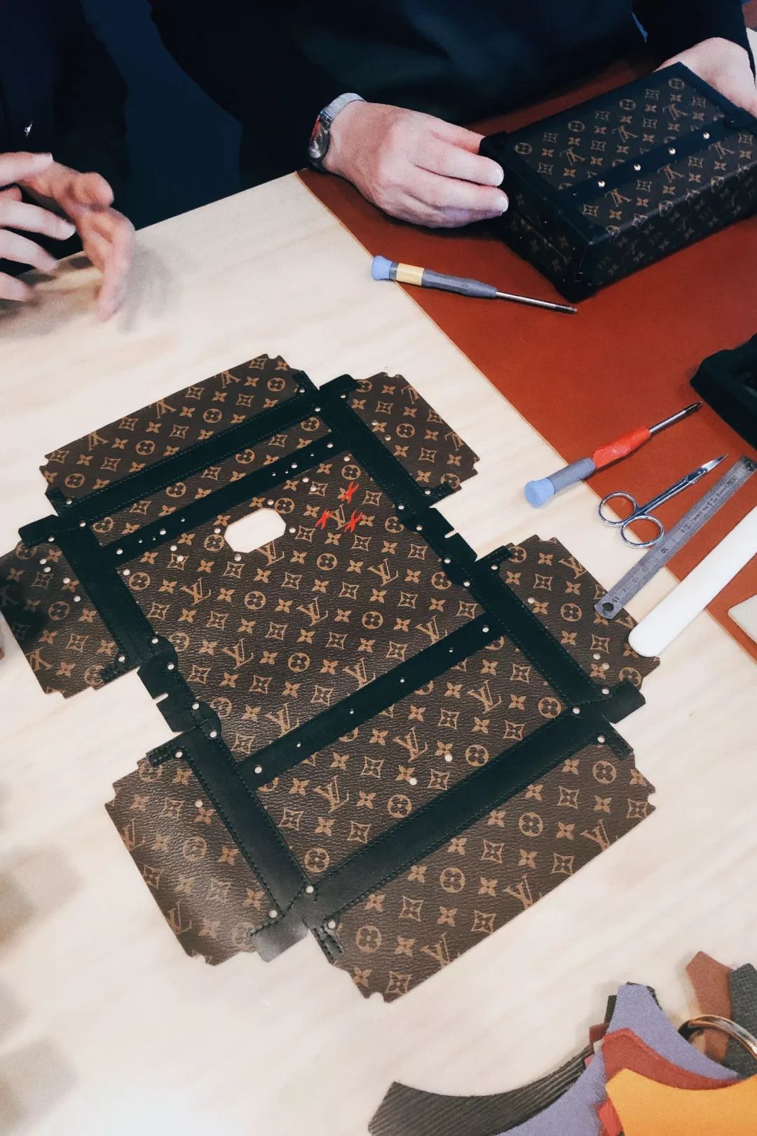 雨女有瓜|我去成都LV展出差的24小时吃成了真实的猪