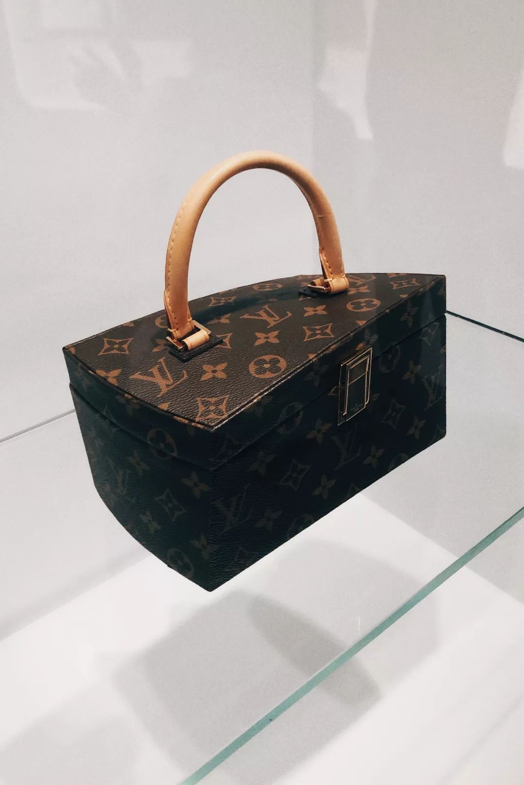 雨女有瓜|我去成都LV展出差的24小时吃成了真实的猪