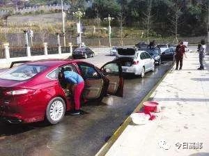 城管清理违法洗车店,开展中心城区洗车行业大整治