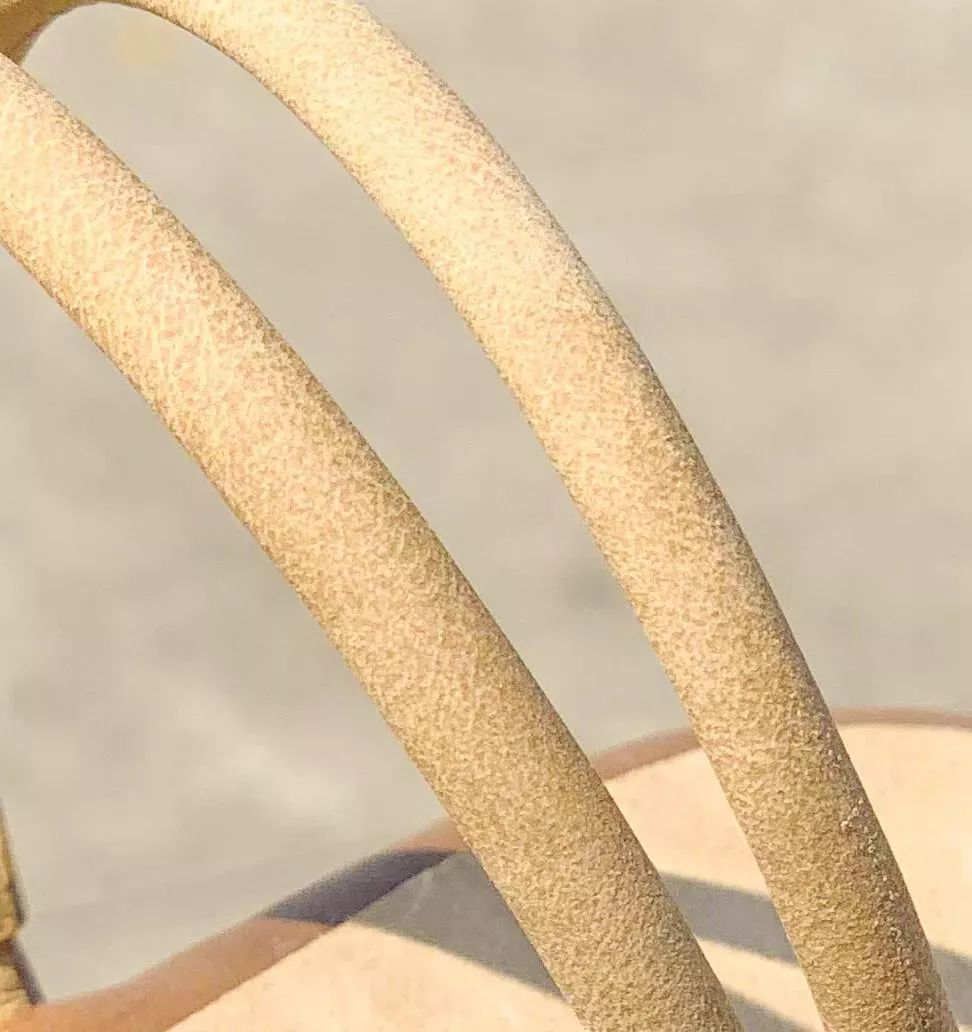 半个娱乐圈的女星都靠ta轰炸红毯！软底舒适、巨显腿长，回头率200%