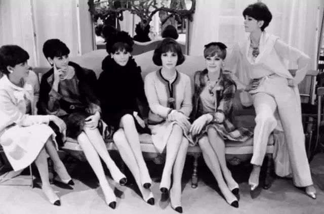 半个娱乐圈的女星都靠ta轰炸红毯！软底舒适、巨显腿长，回头率200%