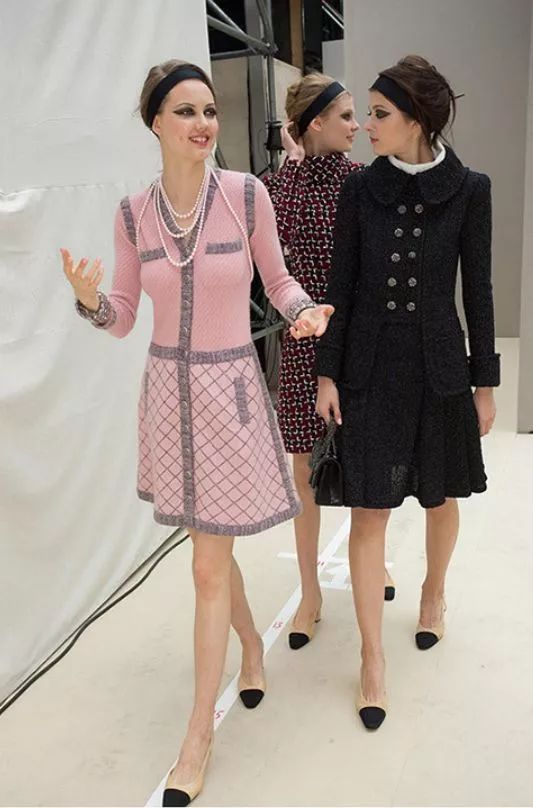 半个娱乐圈的女星都靠ta轰炸红毯！软底舒适、巨显腿长，回头率200%