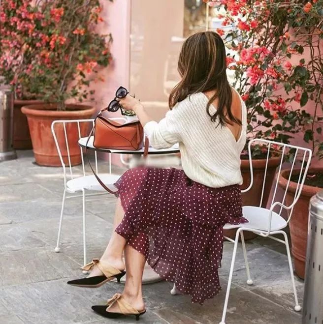 半个娱乐圈的女星都靠ta轰炸红毯！软底舒适、巨显腿长，回头率200%