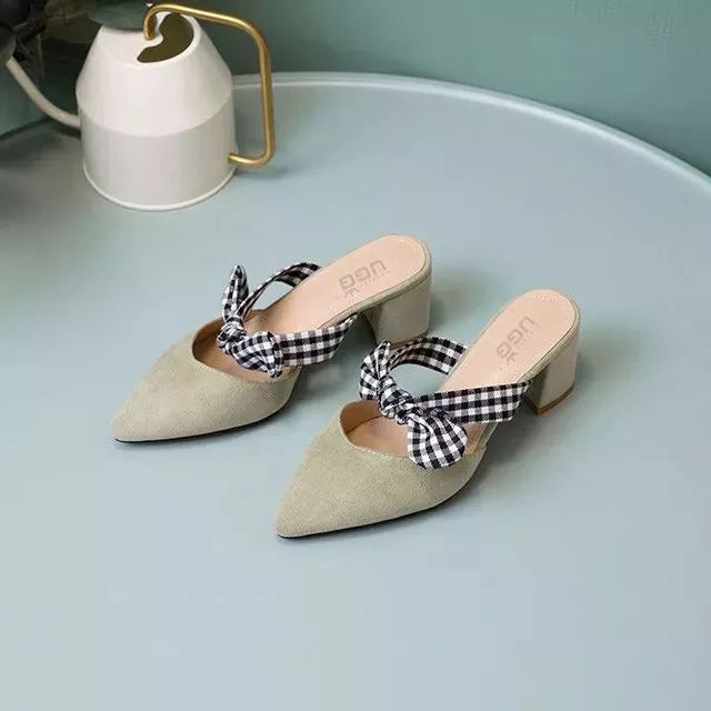 半个娱乐圈的女星都靠ta轰炸红毯！软底舒适、巨显腿长，回头率200%