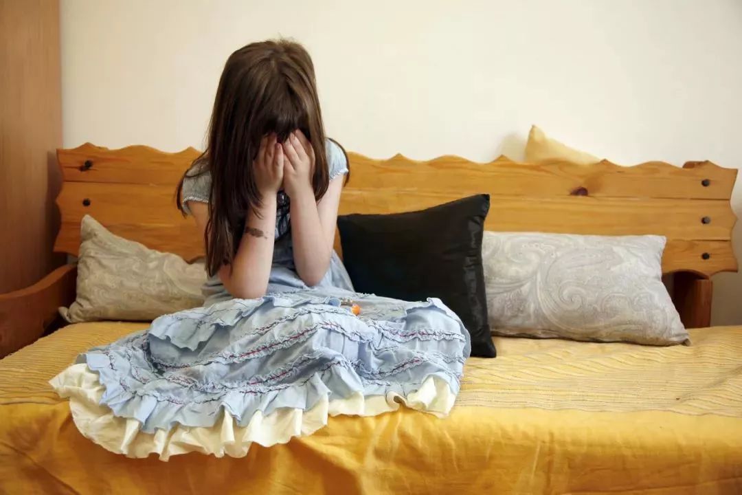 疫情期间家长怎么正确引导孩子,小孩出现四种情况家长要注意了