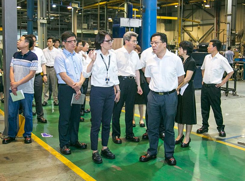 市长丁纯调研新北部分企业时，这一点被反复提及...