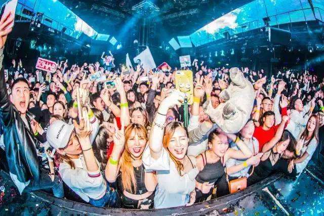 电击你的小心脏~电音泳池派对,拉开交广狂欢泼水节序幕