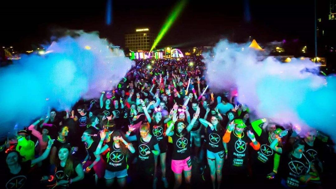 电击你的小心脏~电音泳池派对,拉开交广狂欢泼水节序幕