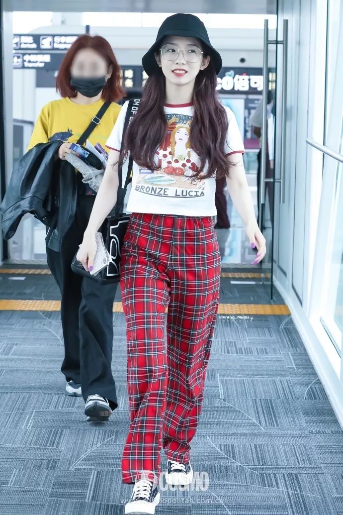 超越妹妹的视频,超越妹妹出道以前照片