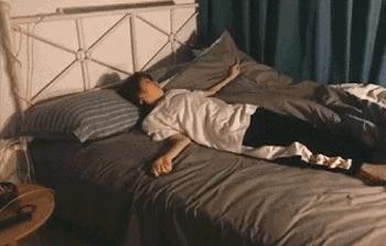 每天3分钟尽览天下事（河南3岁女童不慎掉入下水道被水冲走/郑州“小升初”民办初中和跨区今天开始报名）