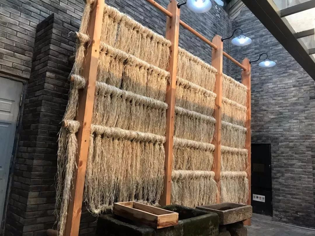 纳西族的东巴纸和东巴文字,丽江神秘东巴文化