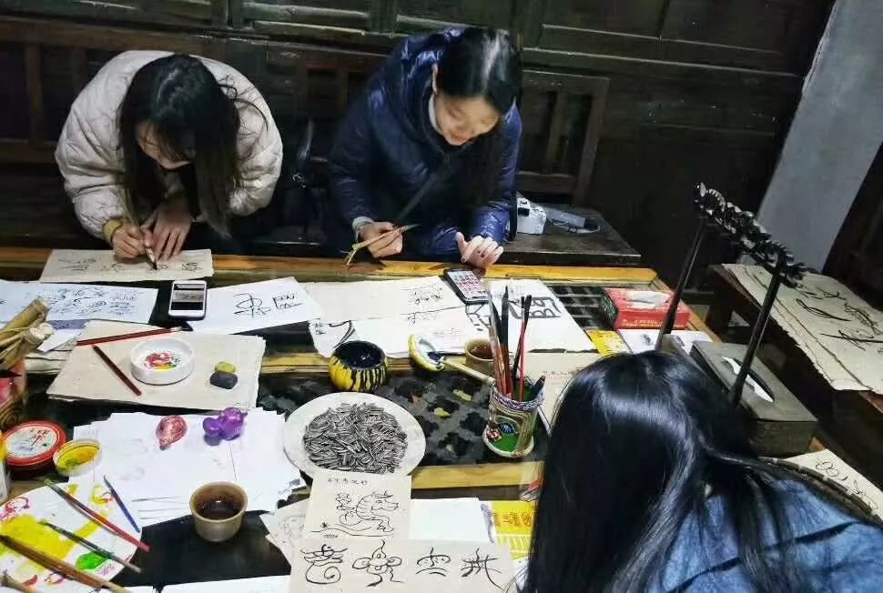 纳西族的东巴纸和东巴文字,丽江神秘东巴文化