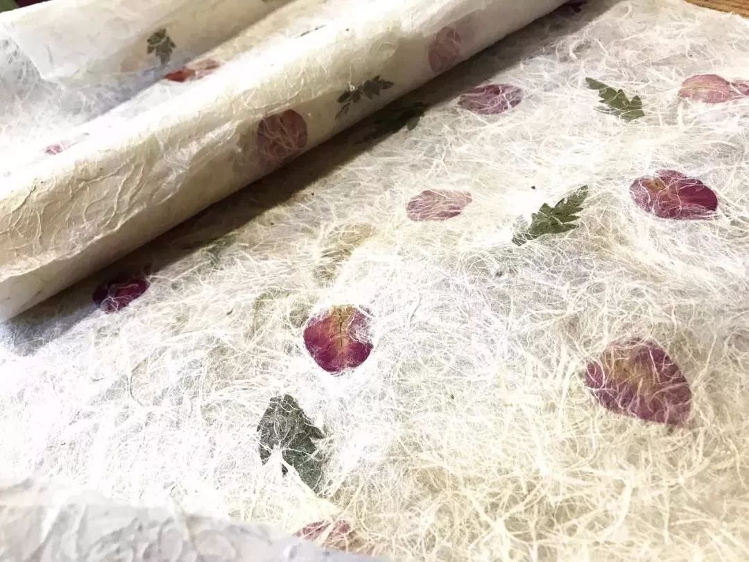 纳西族的东巴纸和东巴文字,丽江神秘东巴文化